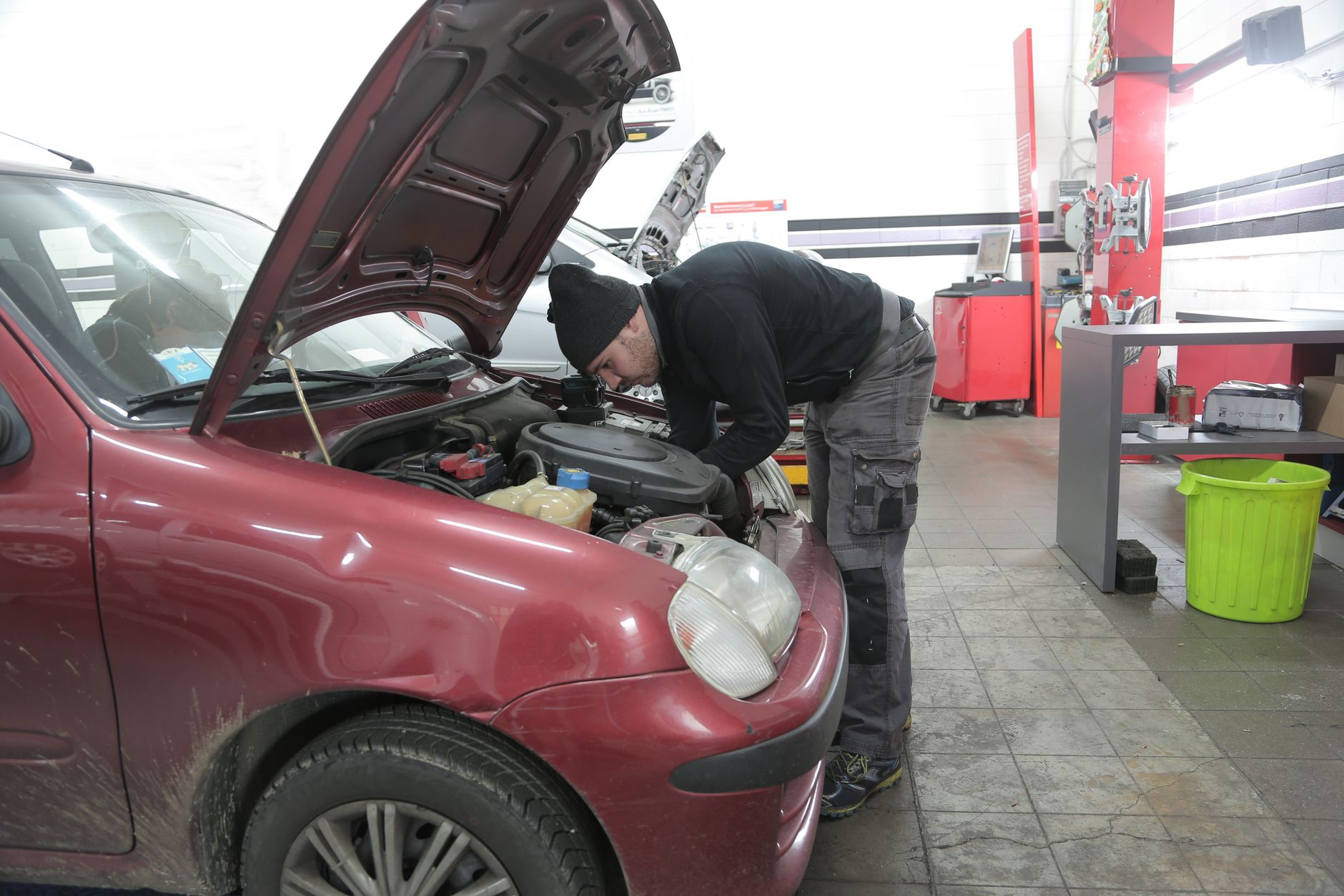 Réparation voiture équipe à Valence